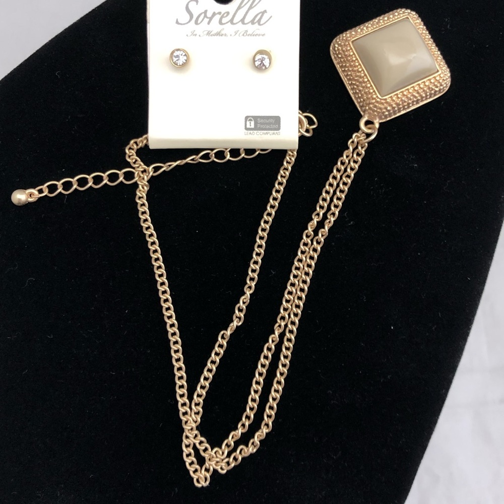 Sorella Rock Pendant Necklace & Stud Earrings